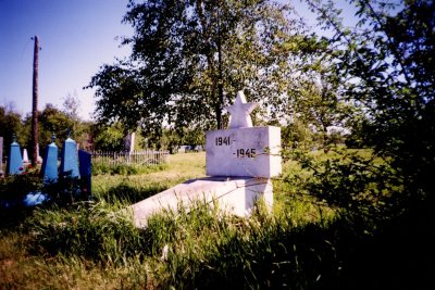 Братская могила 2 советских воинов, погибших в бою с фашистскими захватчиками /  / Краснодарский край