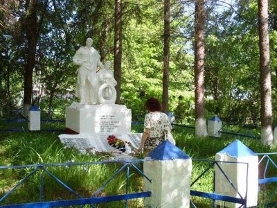 Братская могила № 4 с захоронением воинов, погибших в период Великой Отечественной войны, 1941-1945 гг. /  / Тульская область