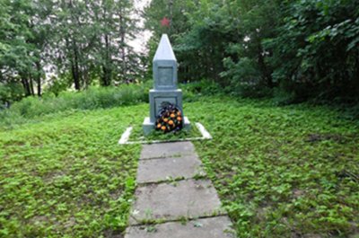 Братская могила воинов Советской Армии, погибших в 1941 - 1944 гг. в фашистском концлагере /  / Псковская область