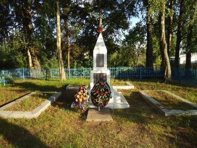Братская могила воинов Советской Армии, погибших в 1941 - 1943 гг. /  / Псковская область