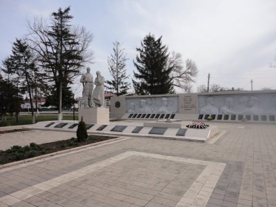 Братская могила 674 советских воинов, погибших в боях с фашистскими захватчиками /  / Краснодарский край