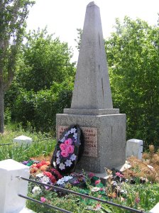 Братская могила жителей города, расстрелянных немецко-фашистскими захватчиками /  / Волгоградская область