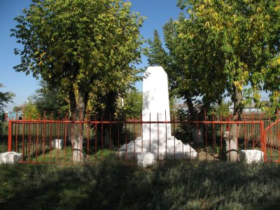 Братская могила советских летчиков и воинов, погибших в период Сталинградской битвы /  / Волгоградская область