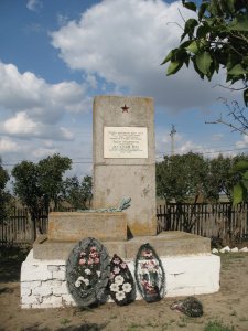 Могила подполковника Б.К. Агатова, погибшего в период Сталинградской битвы /  / Волгоградская область