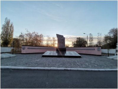 Памятник воинам 8 гвардейского армейского корпуса, погибшим при исполнении воинского долга в 1994 - 1995 гг. на территории Чечни /  / Волгоградская область