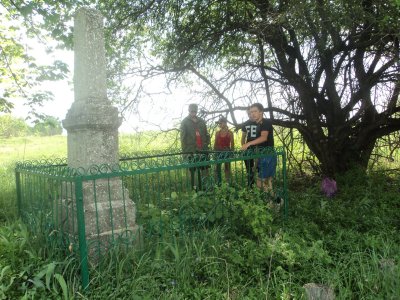 Братская могила 7 советских воинов, погибших в бою с фашистскими захватчиками /  / Краснодарский край