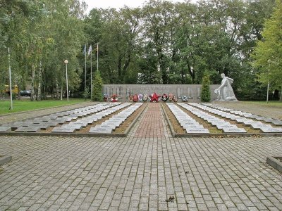 Братское кладбище советских воинов, погибших в 1939-40 и в 1941-44 гг. /  / Ленинградская область
