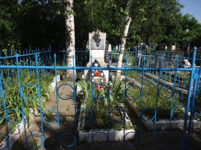 Братская могила 4 летчиков и разведчика, погибших в боях с фашистскими захватчиками /  / Краснодарский край