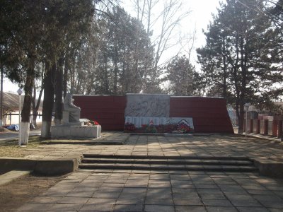 Братская могила 8 советских воинов, погибших в боях с фашистскими захватчиками /  / Краснодарский край
