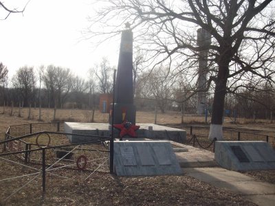 Братская могила 86 советских воинов, погибших в боях с фашистскими захватчиками /  / Краснодарский край
