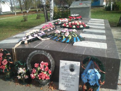 Братская могила 580 советских воинов, погибших в боях с фашистскими захватчиками /  / Краснодарский край