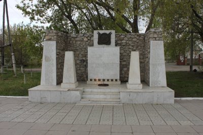 Мемориал в честь воинов потанинцев, погибших в годы ВОВ 1941-1945 г. /  / Челябинская область