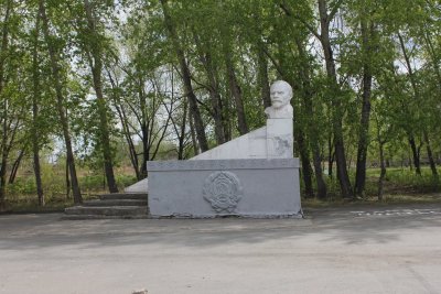 Трибуна-памятник В.И. Ленина /  / Челябинская область
