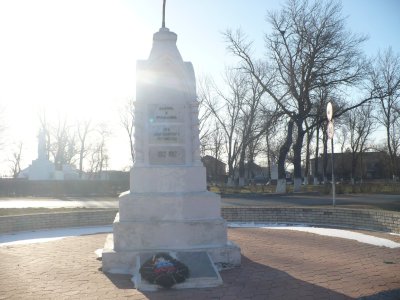 Братская могила 18 мирных жителей, погибших за власть Советов в годы гражданской войны /  / Краснодарский край