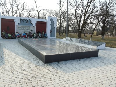 Братская могила 310 советских воинов, погибших в боях с фашистскими захватчиками /  / Краснодарский край