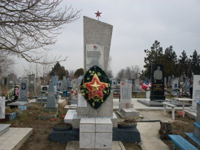 Братская могила (перезахоронение) 12 советских воинов, погибших в боях с фашистскими захватчиками /  / Краснодарский край