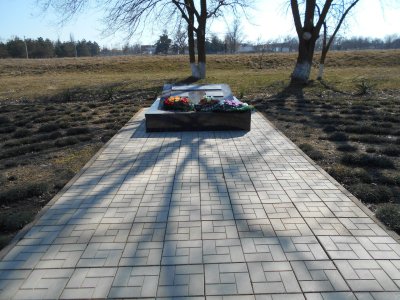 Братская могила 27 мирных жителей, расстрелянных фашистскими оккупантами /  / Краснодарский край