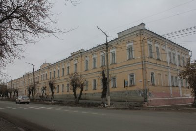 Здание бывшей гимназии, в котором в 1876-1878 гг. работал Н.В. Крушевский, 1896-1903 учился Л.А. Кулик /  / Челябинская область