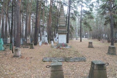 Братская могила большевиков, погибших в борьбе за советскую власть в г. Челябинске /  / Челябинская область