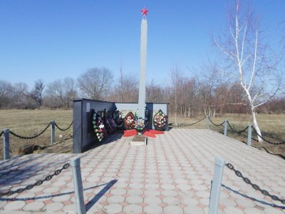 Братская могила 153 советских воинов /  / Краснодарский край