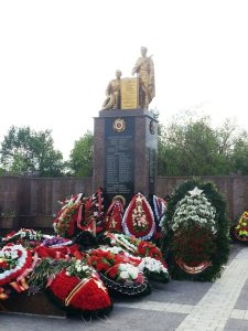 Братская могила 4360 советских воинов, погибших в боях с фашистскими захватчиками /  / Краснодарский край