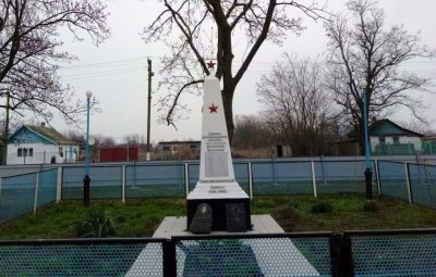 Братская могила 676 советских воинов, погибших в боях с фашистскими захватчиками /  / Краснодарский край