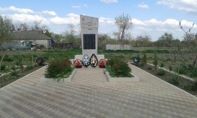 Братская могила 270 советских воинов, погибших в боях с фашистскими захватчиками /  / Краснодарский край