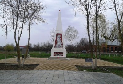 Братская могила 923 советских воинов, погибших в боях с фашистскими захватчиками /  / Краснодарский край