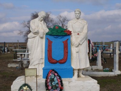 Братская могила 6 красноармейцев, погибших в годы гражданской войны, и 22 воинов, погибших в годы Великой Отечественной войны /  / Краснодарский край