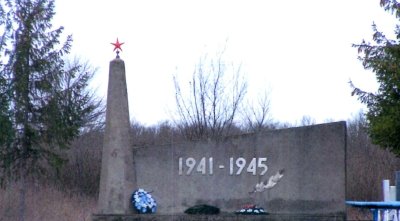 Братская могила 2 неизвестных советских воинов, погибших в боях с фашистскими захватчиками /  / Краснодарский край