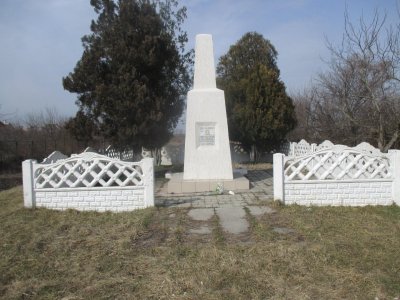 Братская могила 120 мирных жителей, казненных фашистскими захватчиками /  / Краснодарский край