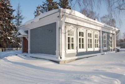 Школа, построенная по инициативе и на средства А.П. Чехова в 1899 году /  / Московская область