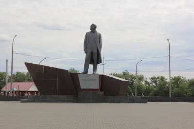 Памятник видному Советскому государственному деятелю Л.Б.Красину /  / Курганская область