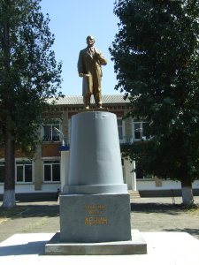 Скульптура В.И.Ленину /  / Республика Адыгея