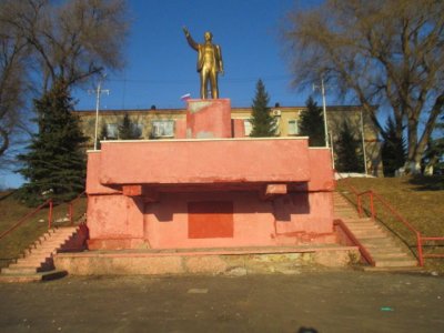 Памятник В.И.Ленину. Скульптор А. Хижняк. Сооружен из железобетона /  / Республика Мордовия