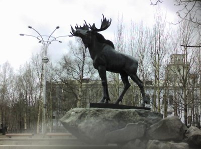 Скульптура "Лось" - символ Монче-тундры /  / Мурманская область