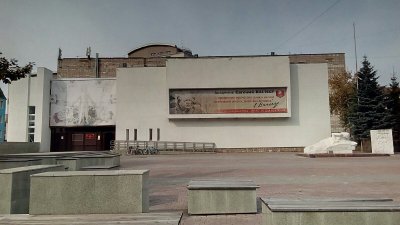 Живописное панно на фасаде морфологического корпуса /  / Пермский край