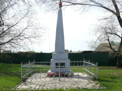 Памятник на месте гибели 36 мирных жителей с. Ивановки, заживо сожженных японцами 22 марта 1919 г. / Ивановский / Амурская область