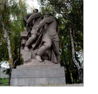 Скульптура «Два бойца, бросающих свастику и гидру» /  / Волгоградская область