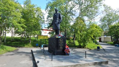 Памятник Герою Советского Союза А.Спекову /  / Мурманская область