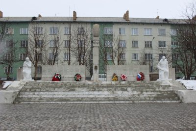 Памятник «Героям Заполярья» на братской могиле советским воинам /  / Мурманская область