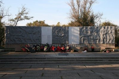 братская могила 23 воинов корпуса генерала Кириченко, погибших в 1942 г. /  / Ставропольский край