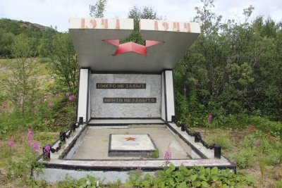 Братская могила десантников-североморцев, погибших во время десантных операций в 1941 году /  / Мурманская область