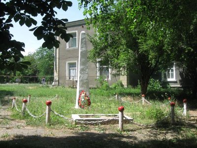 Братская могила воинов Советской Армии, погибших при освобождении села /  / Ставропольский край