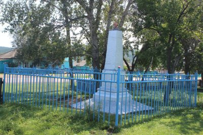 Братская могила партизан, погибших во время гражданской войны /  / Иркутская область