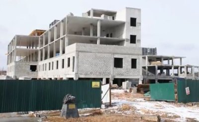 В Усть-Мае возводят третий этаж строящегося по нацпроекту больничного комплекса