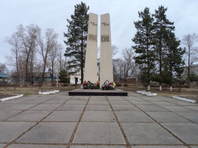 Памятник односельчанам, погибшим в годы гражданской и Великой Отечественных войн / Михайловский / Амурская область