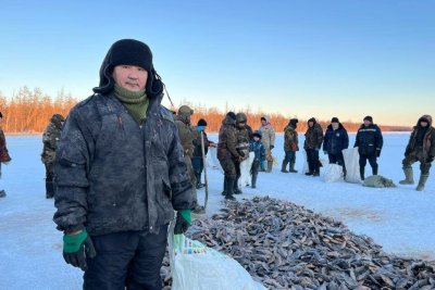 Фотофакт: в Якутии стартовал сезон подледной рыбалки - мунха /    Республика Саха (Якутия)