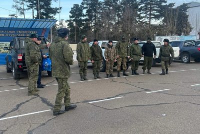 Шесть автомобилей передала Якутия воинской части Улан-Удэ