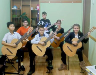 Новые музыкальные инструменты поступили в Детскую школу искусств Айхала